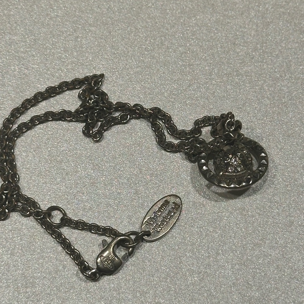 Chic Silver Pendant Necklace